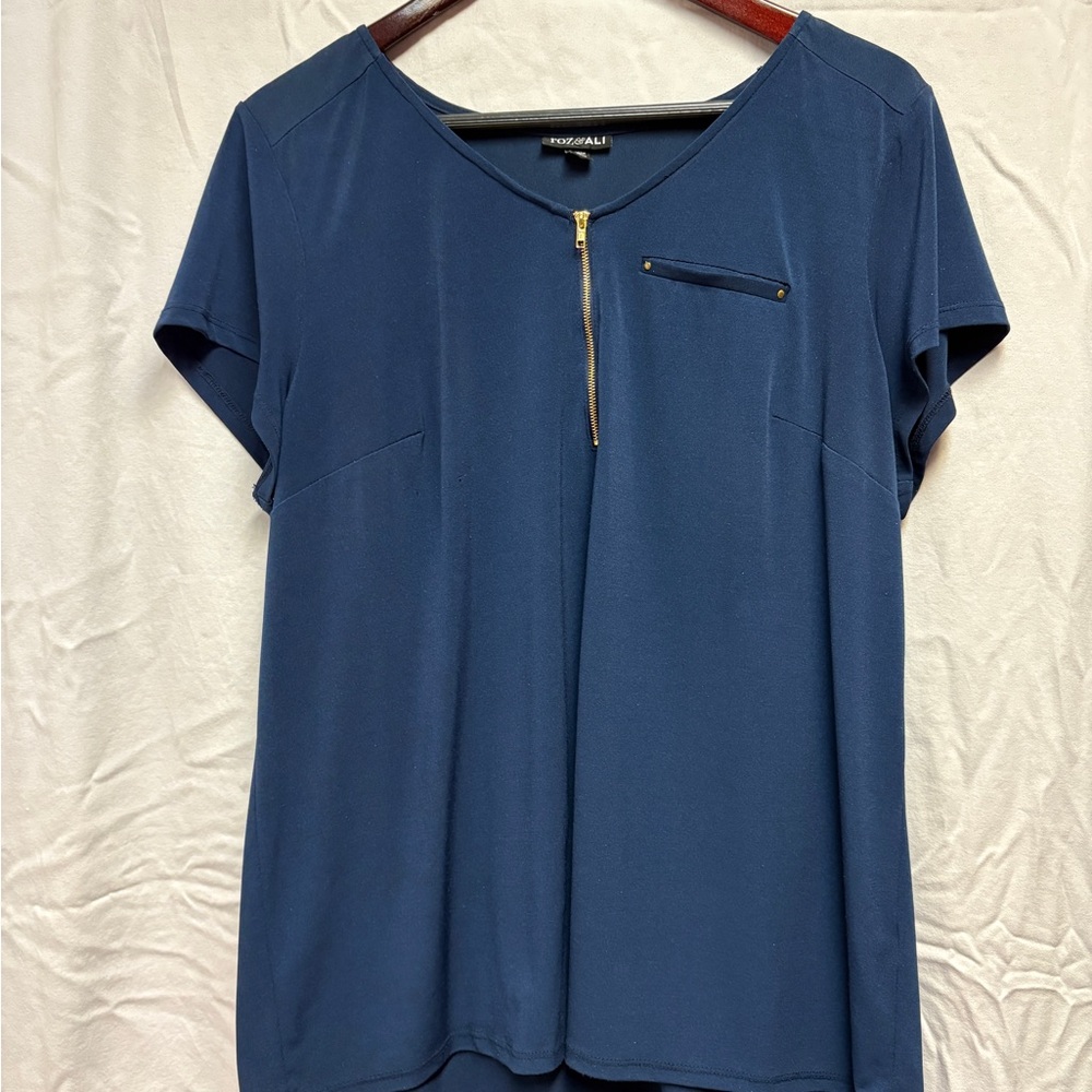 Roz & Ali Navy Blue Blouse, Zipper Neckline and Cap Sleeves, Size 1X